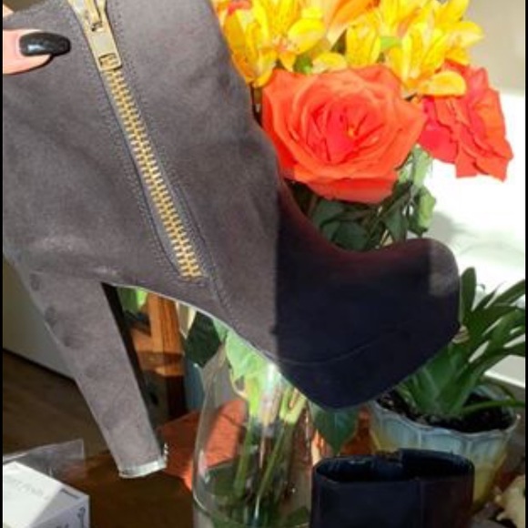 Zip up heel boots - Picture 3 of 4